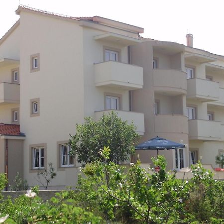 Bed & Breakfast Jugo Novalja Bagian luar foto