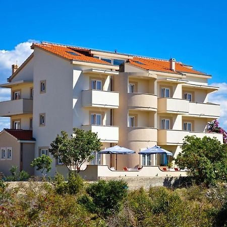 Bed & Breakfast Jugo Novalja Bagian luar foto