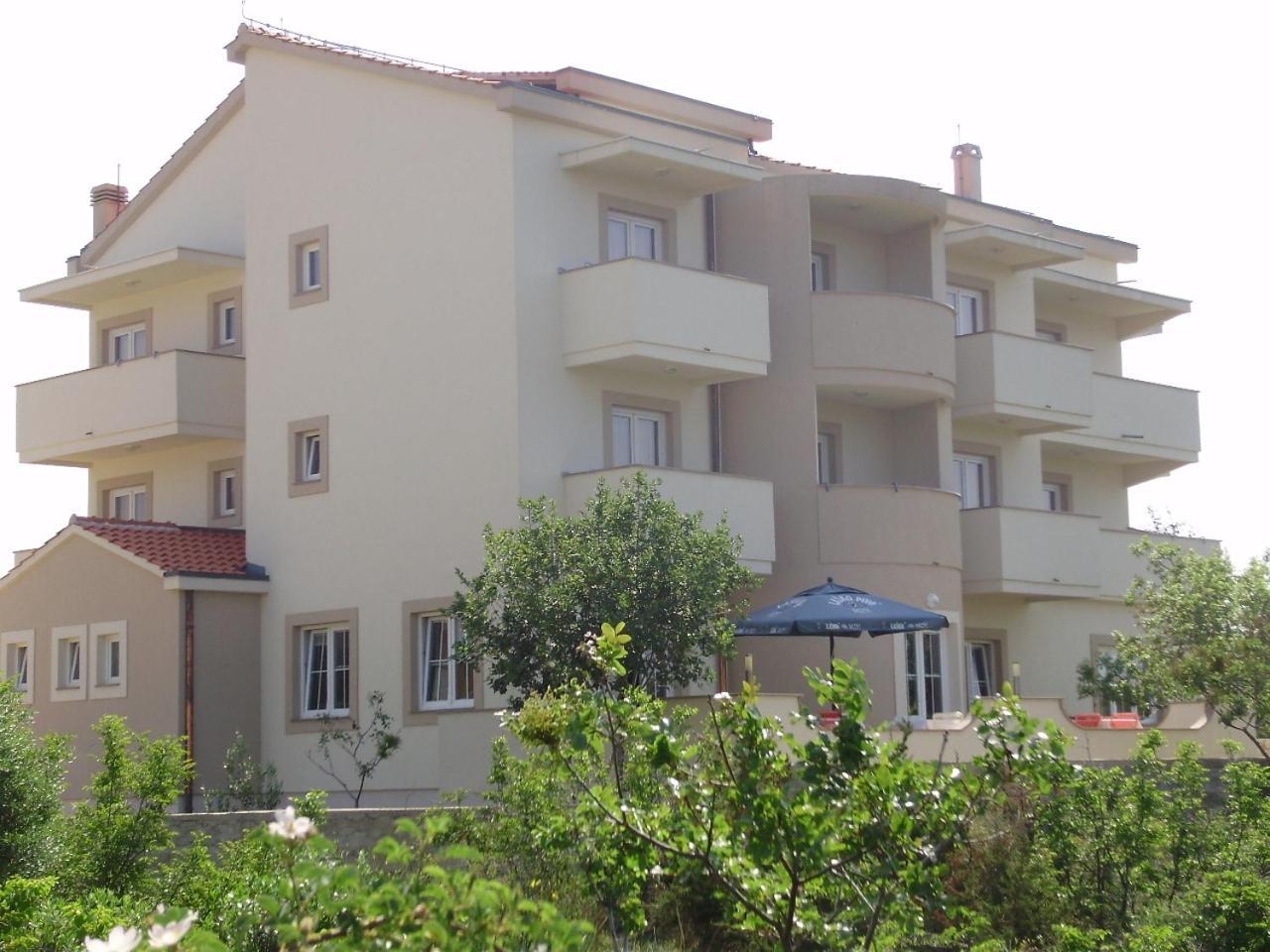 Bed & Breakfast Jugo Novalja Bagian luar foto