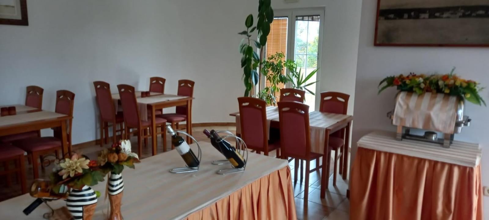 Bed & Breakfast Jugo Novalja Bagian luar foto