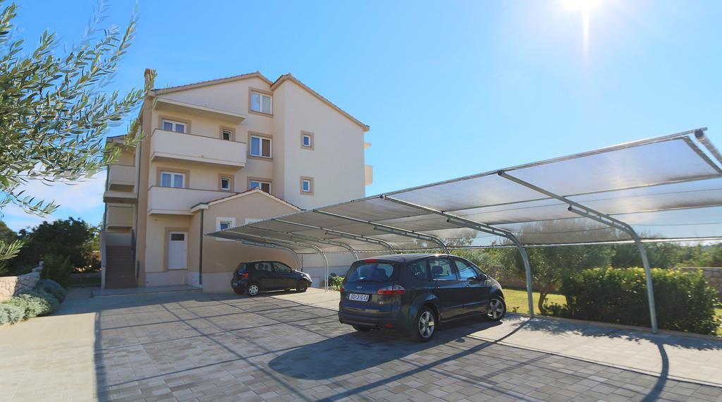 Bed & Breakfast Jugo Novalja Bagian luar foto