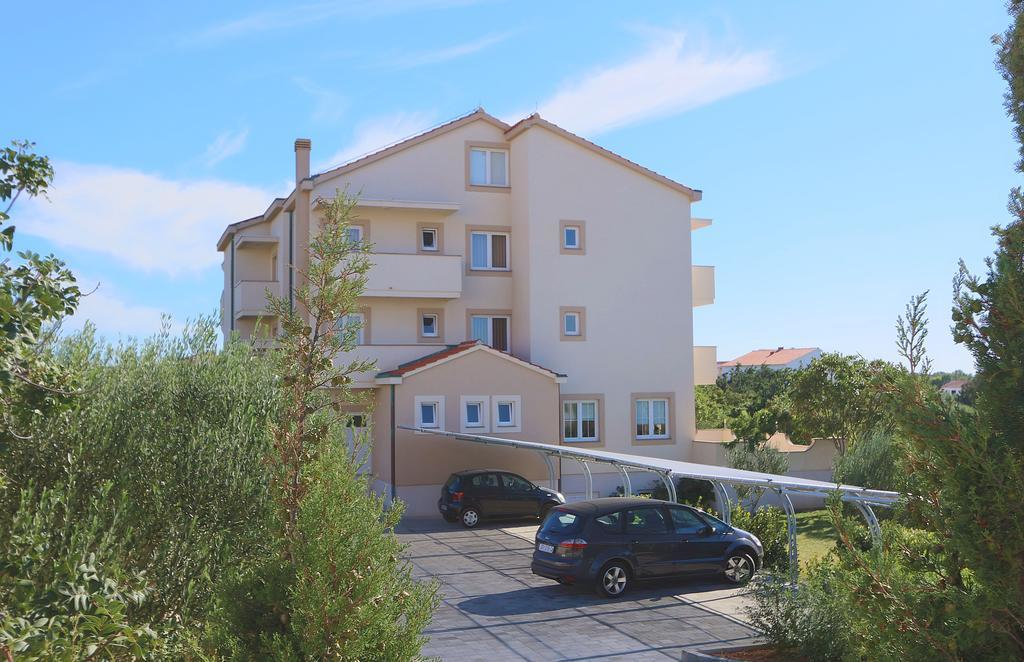 Bed & Breakfast Jugo Novalja Bagian luar foto