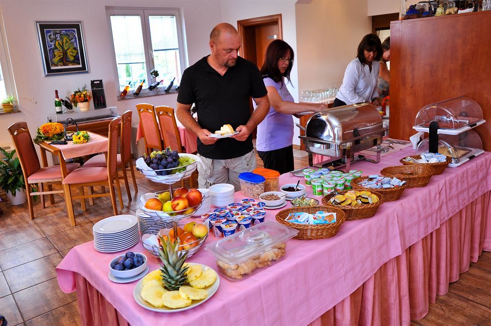 Bed & Breakfast Jugo Novalja Bagian luar foto