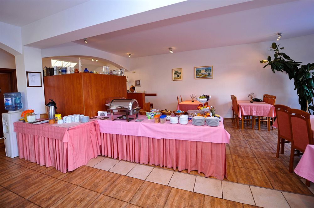 Bed & Breakfast Jugo Novalja Bagian luar foto