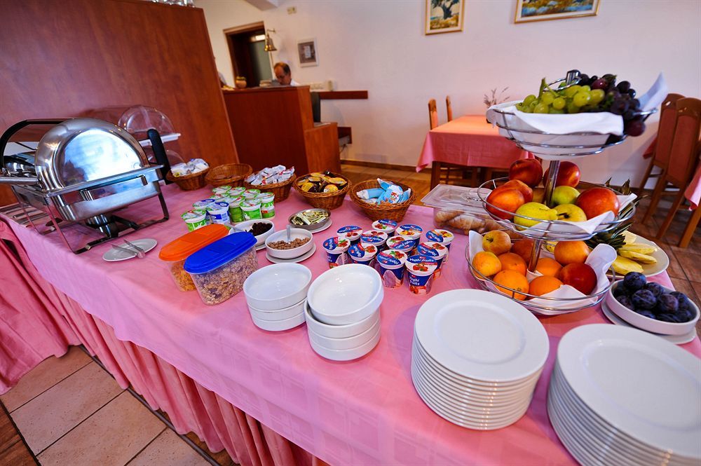 Bed & Breakfast Jugo Novalja Bagian luar foto