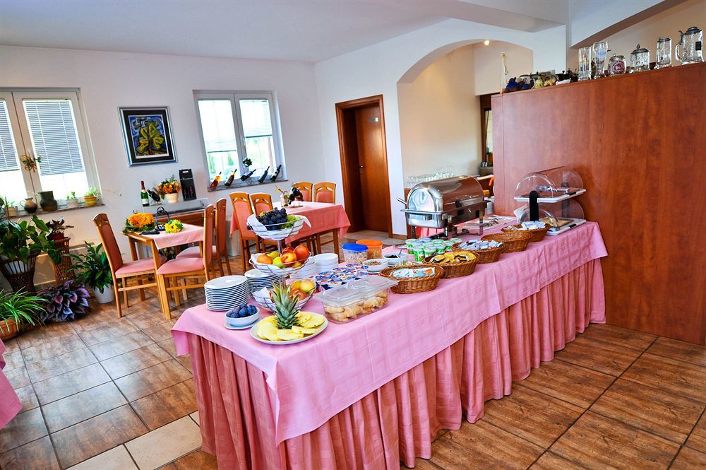 Bed & Breakfast Jugo Novalja Bagian luar foto