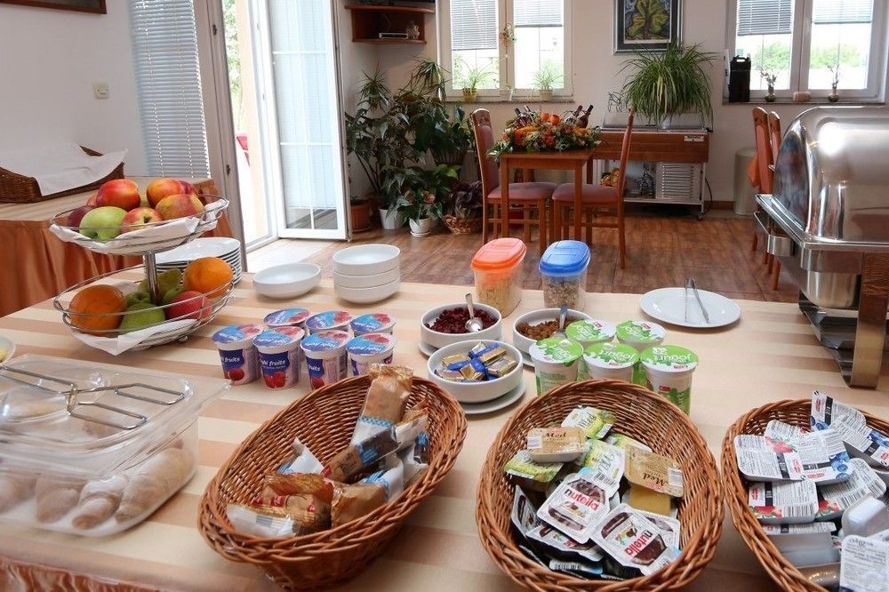 Bed & Breakfast Jugo Novalja Bagian luar foto