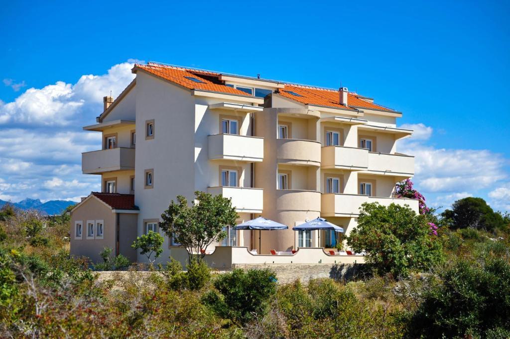 Bed & Breakfast Jugo Novalja Bagian luar foto