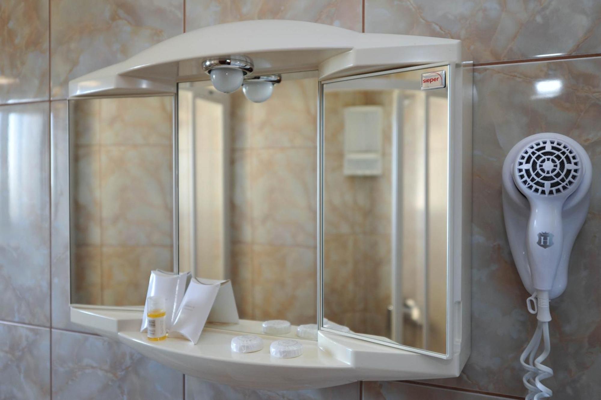 Bed & Breakfast Jugo Novalja Bagian luar foto