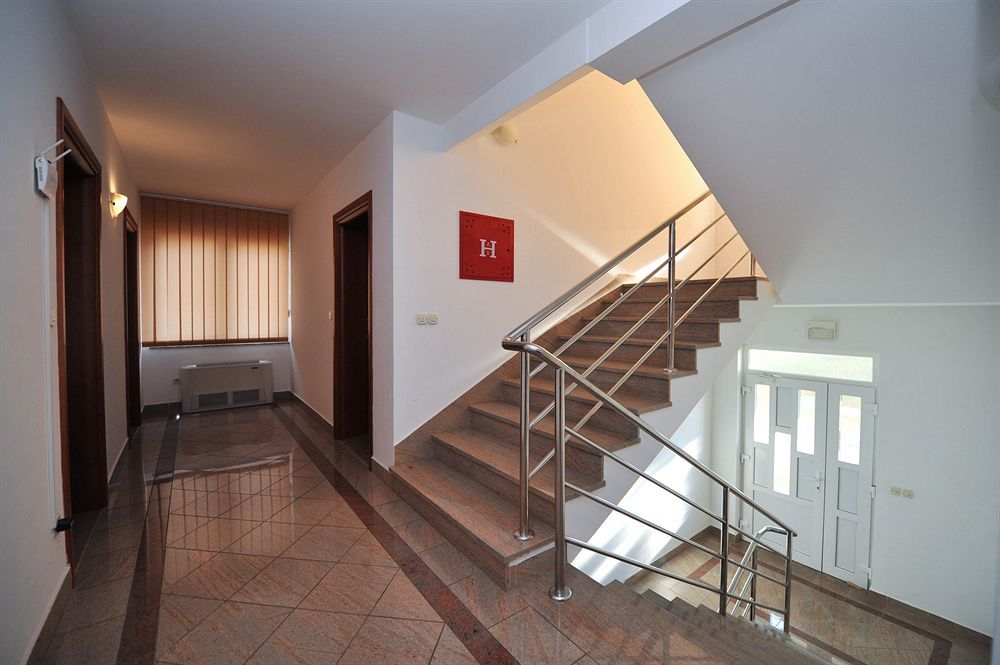 Bed & Breakfast Jugo Novalja Bagian luar foto
